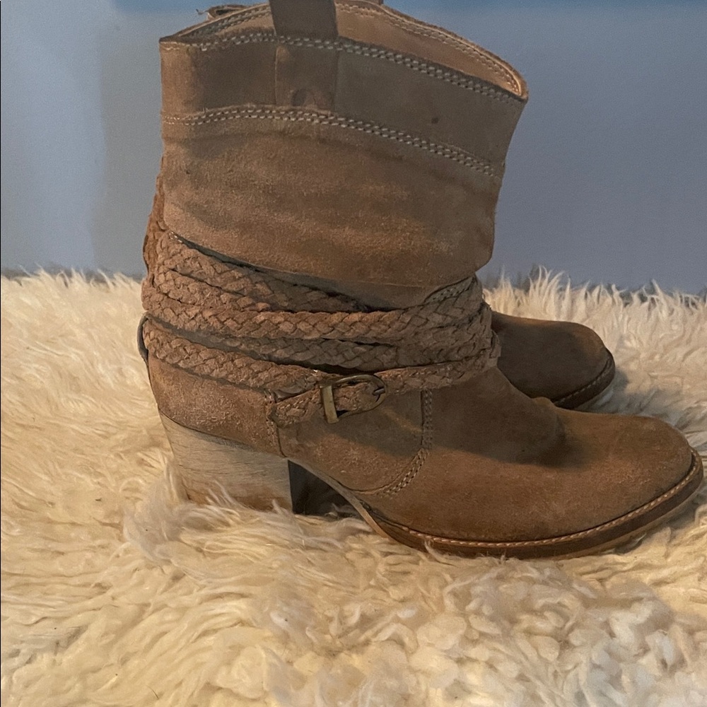 Dingo Tan Suede Heeled Boots